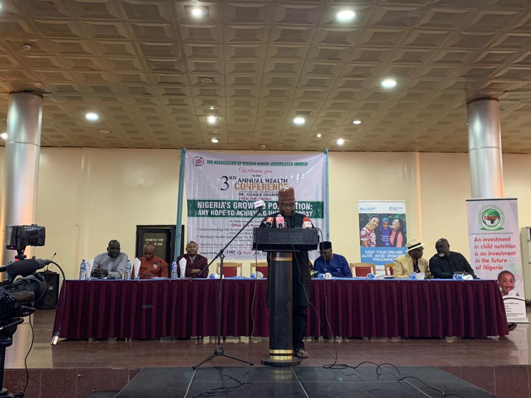 #Anhej2019 Keynote speaker speaking on the theme Nigeria's growing population: any hope to axhieving UHC and SDG's? Country Director HP+ Dr Gafar Oluwole urges the media to support social reforms and conduct investigative journalism to ensure accountability.