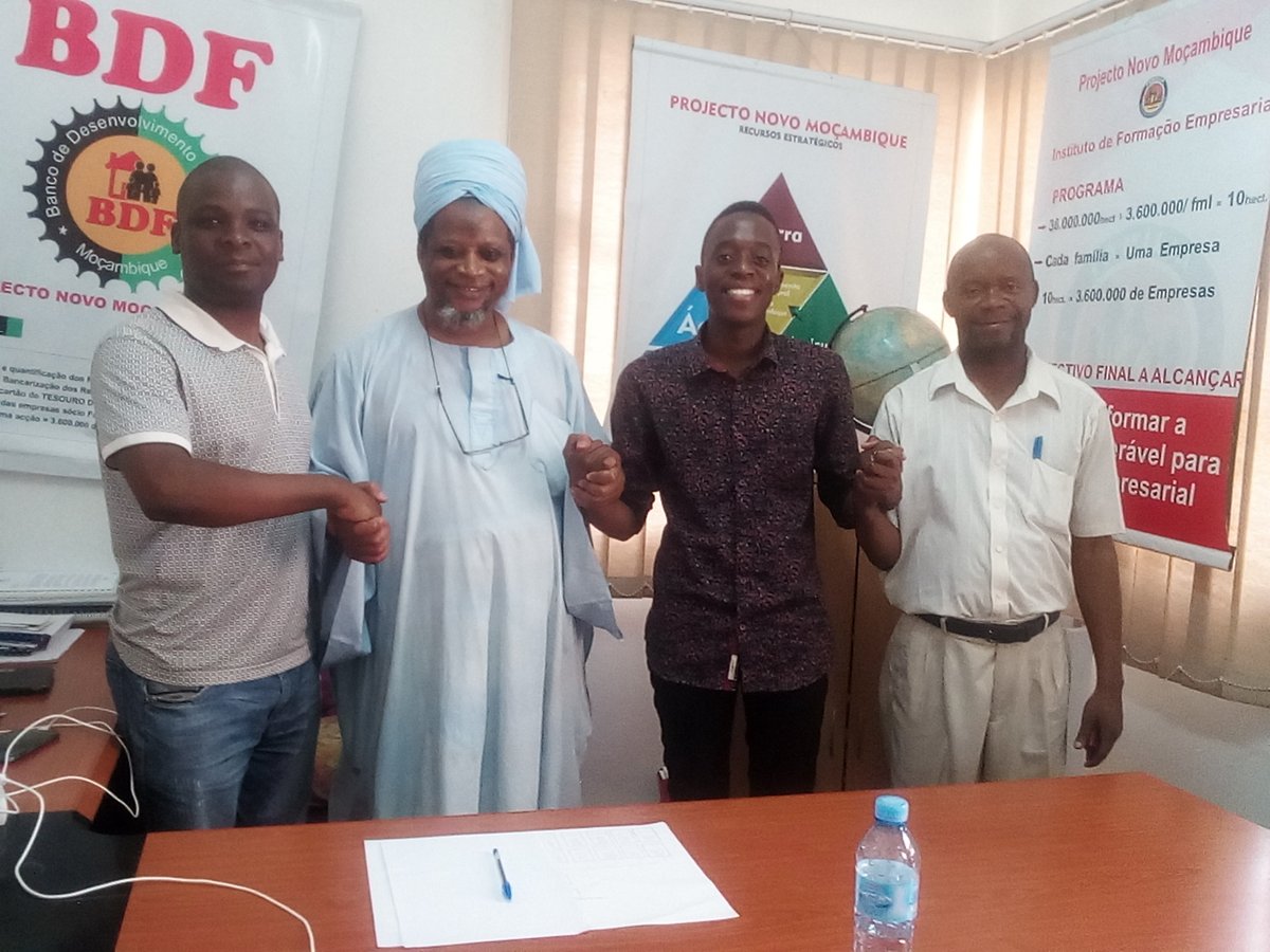 PartidoPimo's tweet image. O Presidente do PIMO o Homen que criou o Projecto Novo Moçambique passa o legado  a camada juvenil os verdadeiros herdeiros.