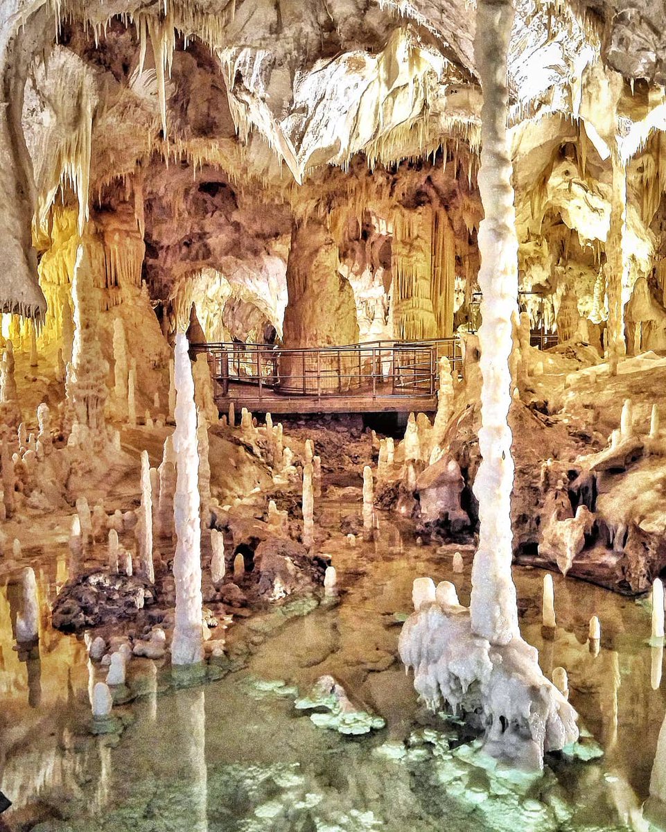 Italia's tweet photo. Frasassi Caves, a journey to the centre of the Earth.
Did you know? This amazing natural gem in the Marche is the largest karst complex in Europe! Check out more 👉 https://t.co/9kDVC3d7Yg
#TreasureItaly #Italy @MarcheTourismEN 
📷 IG martina_sacripanti_ https://t.co/42CSfHd0lN