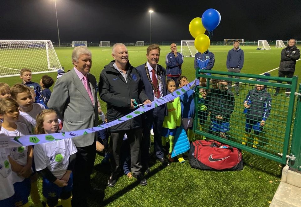 The Ascot Youth Team, sponsored by BPI, had the pleasure of welcoming Chairman of the <a href="/FA/">The FA</a>, Greg Clarke earlier this month to officially unveil their brand new 3G Pitch. You can find out more about it below: bracknellnews.co.uk/sport/18034292…

#community #Investmentinyouth ⚽🎉