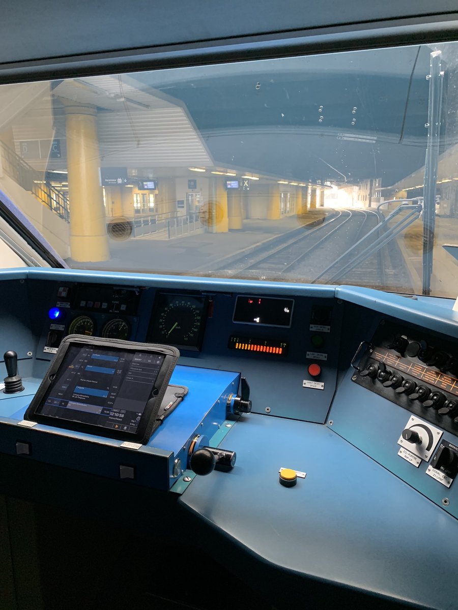 CRL_Bordeaux's tweet photo. Bonjour à toutes et à tous, aujourd’hui je serai votre conducteur sur les @TERNouvelleAQ n°868307 et n°868308 entre #Limoges et #StYrieix ainsi que les n°868196, n°868197, n°868150 et n°868113 entre #Limoges, #StJunien et #Saillat
Bonne journée 😉
#SNCF #TER https://t.co/9hctX02jtt