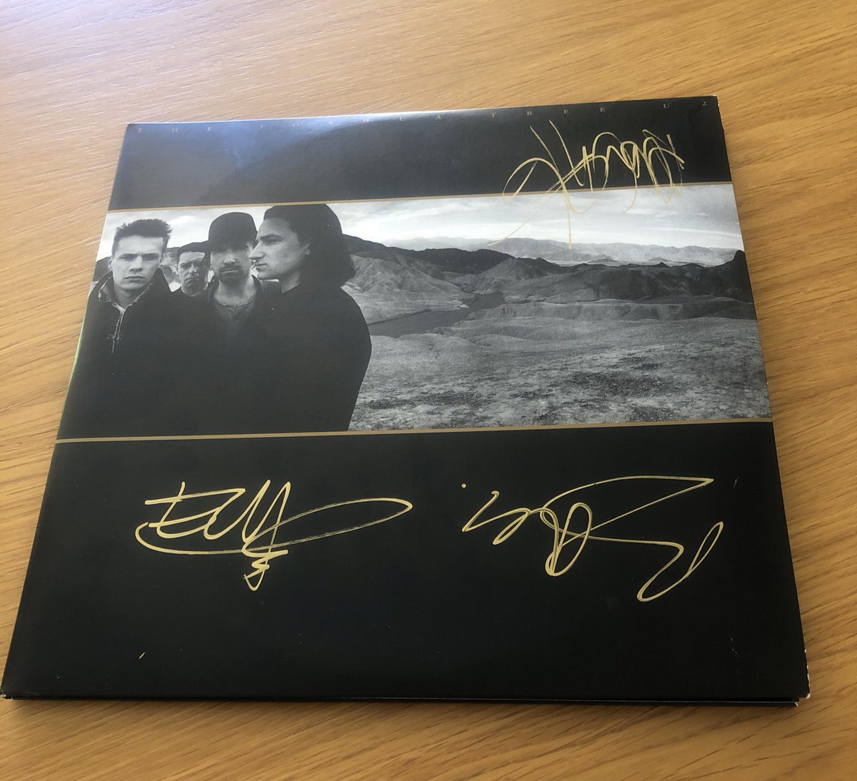 angdownunder08's tweet photo. Today I met Bono, The Edge & Adam Clayton today. HOLY SHITBALLS ๐ณ๐ต๐๐ฑ #U2Perth #U2TheJoshuaTree2019 #U2 https://t.co/ZbuIja2kv6