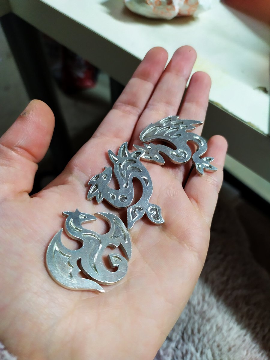 MartaCR18's tweet photo. Mis nuevos bebés ahora en plata de ley (antes eran en cobre) tres dragoncitos de diseño original a los que voy a añadir esmaltes de vidrio este fin de semana. ¡A ver que tal quedan! 

Os dejo los diseños a color abajo. https://t.co/s9zGhqgPGJ