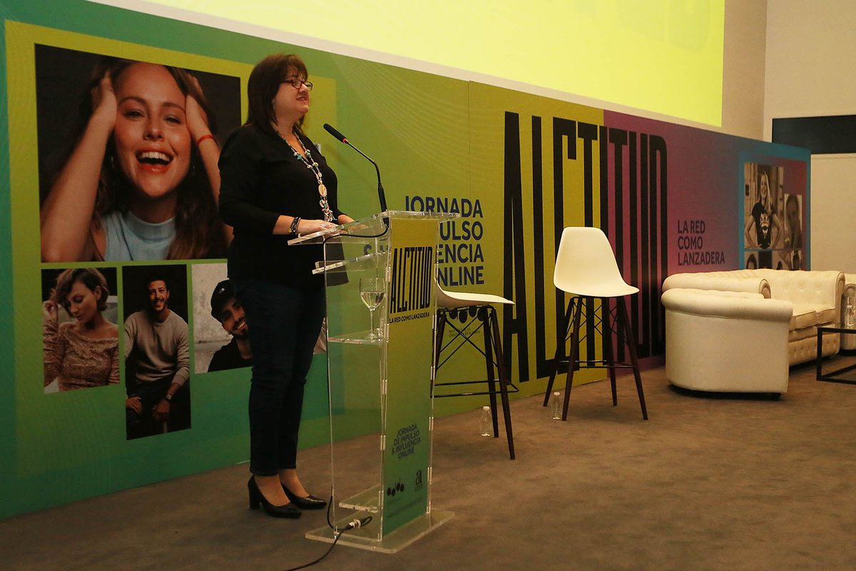 dipuAlicante's tweet photo. Más de un centenar de jóvenes se dan cita en el @ADDAalicante en la jornada #ALCTITUD 👉 La diputada @MariJover inaugura este encuentro impulsado por @dipuALCjuventud para reflexionar sobre el uso de las redes sociales como vía de comunicación y plataforma de negocio 📲 https://t.co/xMPBMYEeDI