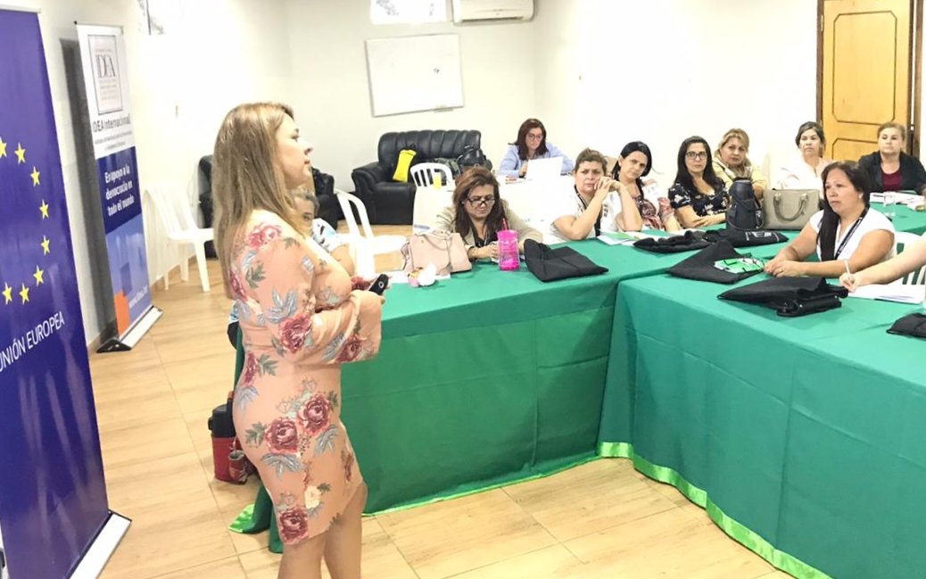 Genero_JE's tweet image. Las Lideresas de Caaguazú ayer tuvieron una jornada enriquecedora en la que desarrollaron con la Dra. Fabiana Marín el módulo "Delitos y Faltas Electorales" 
Hoy desarrollarán el módulo TICs y Comunicación con la Lic. Dolly Olmedo 
#SevoslaProtagonista #MujeresLíderes #Caaguazú