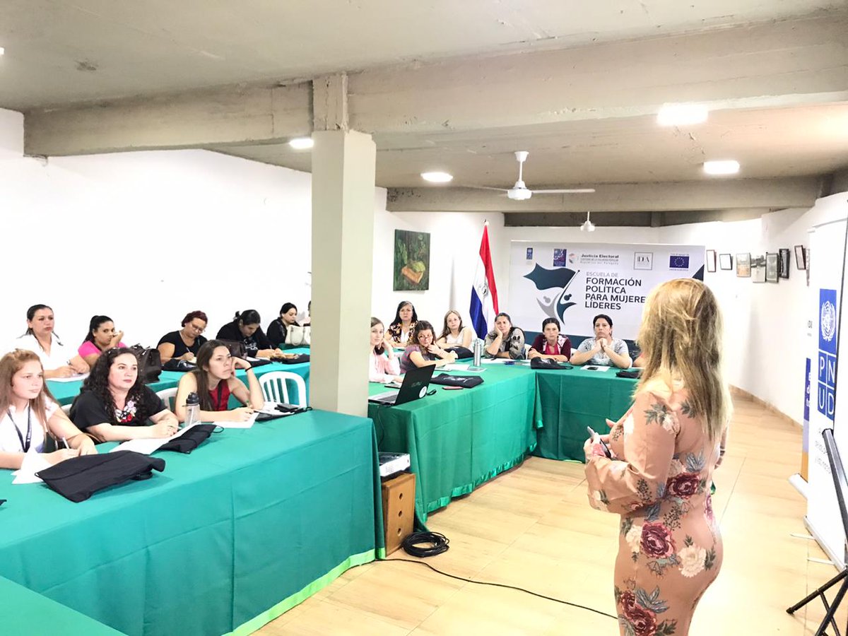 Genero_JE's tweet image. Las Lideresas de Caaguazú ayer tuvieron una jornada enriquecedora en la que desarrollaron con la Dra. Fabiana Marín el módulo "Delitos y Faltas Electorales" 
Hoy desarrollarán el módulo TICs y Comunicación con la Lic. Dolly Olmedo 
#SevoslaProtagonista #MujeresLíderes #Caaguazú