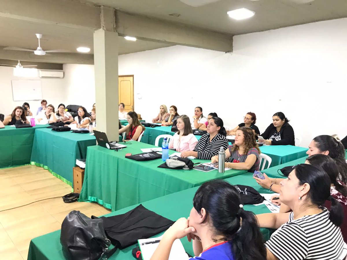 Genero_JE's tweet image. Las Lideresas de Caaguazú ayer tuvieron una jornada enriquecedora en la que desarrollaron con la Dra. Fabiana Marín el módulo "Delitos y Faltas Electorales" 
Hoy desarrollarán el módulo TICs y Comunicación con la Lic. Dolly Olmedo 
#SevoslaProtagonista #MujeresLíderes #Caaguazú