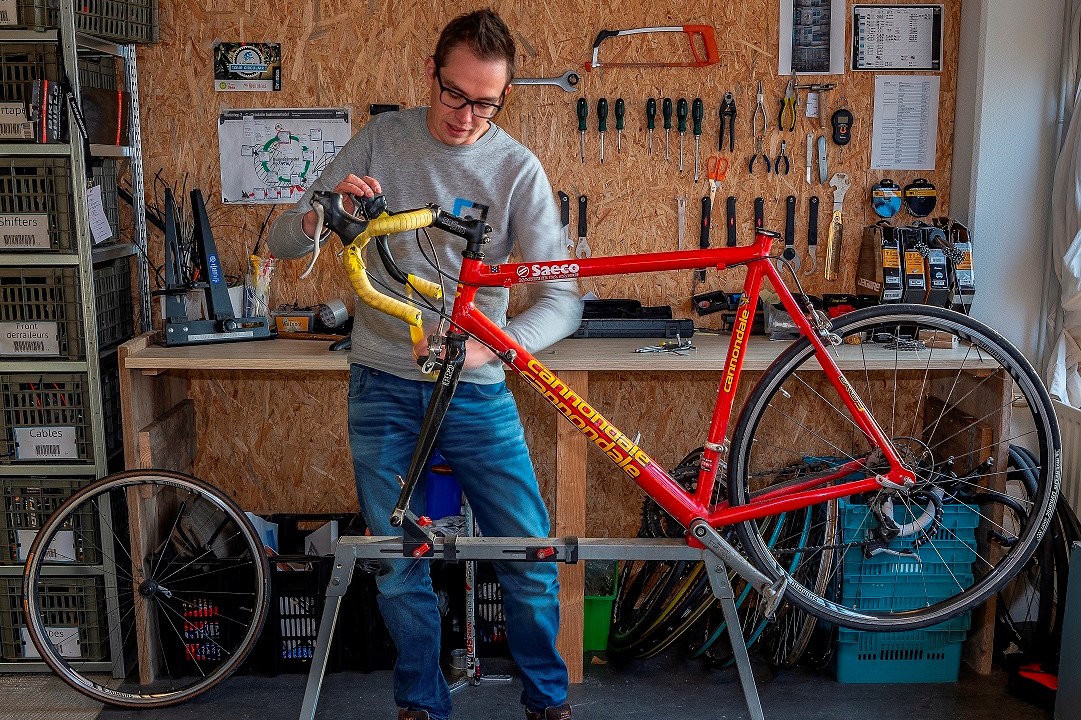 fietssportmag's tweet photo. Waarom altijd het nieuwste van het nieuwste, vraagt Circular Cycling zich af. UpCycle! Een tweede leven voor afgedankte frames en onderdelen: https://t.co/GGq8w4koUi https://t.co/R8CZch7t4H