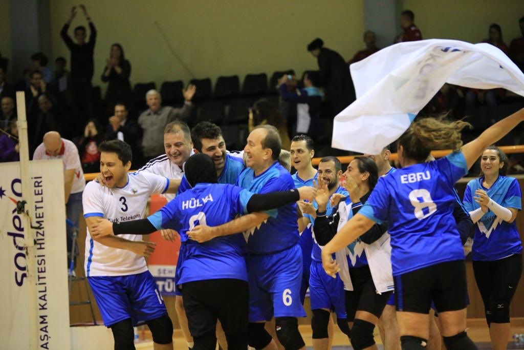 SYBebe77's tweet photo. Ve....ŞAMPİYON TÜRK TELEKOM ...İzmir Bölge Voleybol takımımız set vermeden ŞAMPİYON oldu.Takımımıza,her daim desteklerini esirgemeyen Yönetimimize ve taraftarımıza çok teşekkürler.🏆🏅🏆 https://t.co/bj2c09ING2