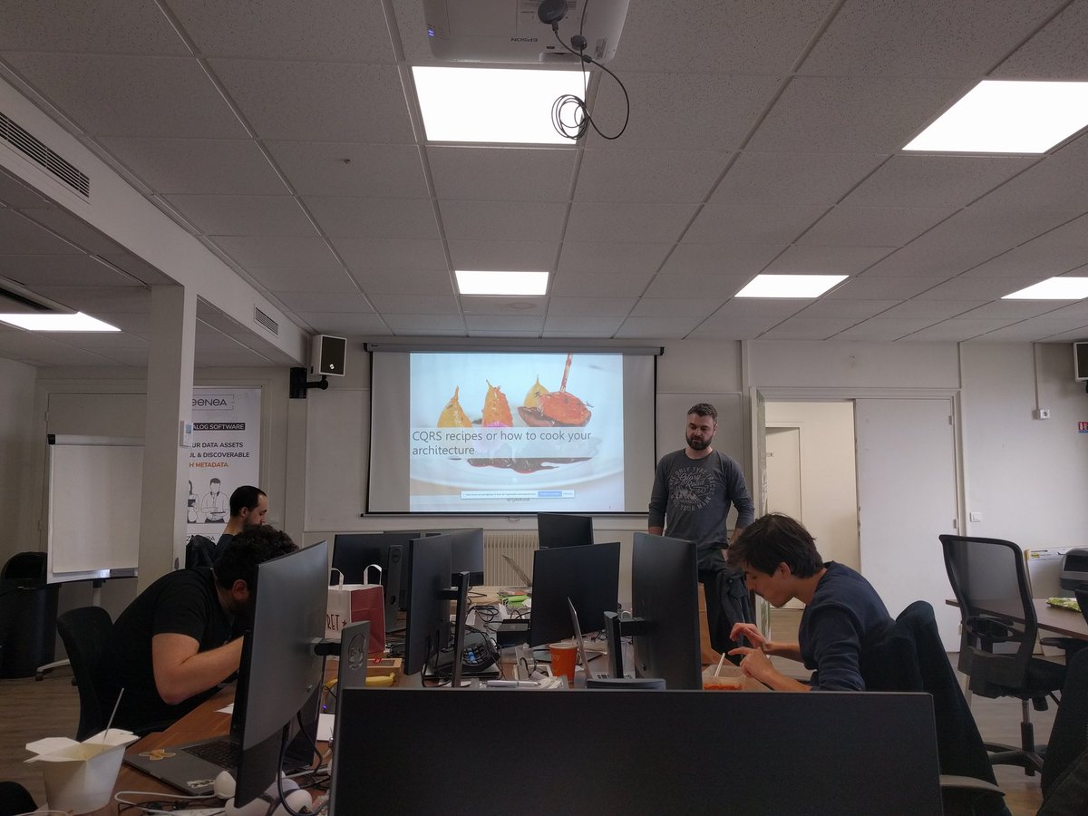 Ce midi on accueille <a href="/tjaskula/">Tomasz</a> pour nous parler de #CQRS 😀
