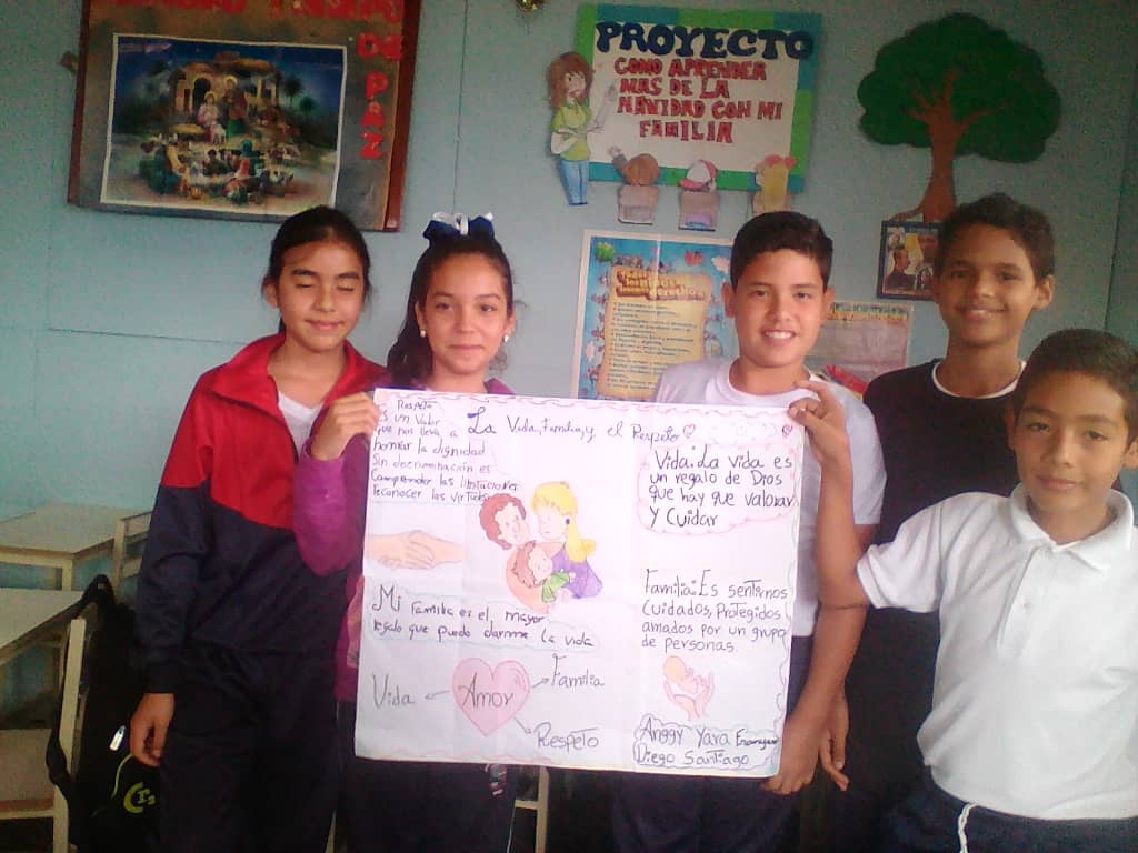 La Familia. Creación de afiches. Construcción de conceptos. Cárdenas- Táchira.<a href="/ZETachira/">ZonaEducativaTáchira</a> <a href="/divceup/">Comunidades ZET</a> @MPPEDUCACION <a href="/charlychaves/">Charly Rojas Chaves</a> @ClifpC @psuvaristobulo <a href="/SalaTachirazet/">SalaTáchiraMPPE</a> <a href="/01Ptmstachira/">PTMSTACHIRA</a> <a href="/deportezet/">Coord. Deporte ZET</a> @ZonaEducTachira <a href="/Circuitoseduzet/">Coord. CircuitosEducativosZET</a> <a href="/DRCEE_Tachira/">CRA - DRCEE Táchira ZE</a> @CINICIALTACHIRA <a href="/BolivarianasZET/">Erika Varela Sayago Escuelas Bolivarianas</a>