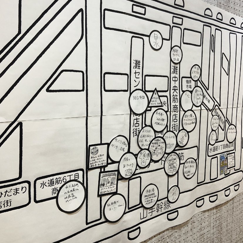 今夜は神戸市灘区・水道筋商店街のこれからについて、制作した地図をベースに店主や住民の方たちとワークショップ。10ある各エリアの商店街を面に捉えて話合いをしてもらい、地図を更新していきます。 