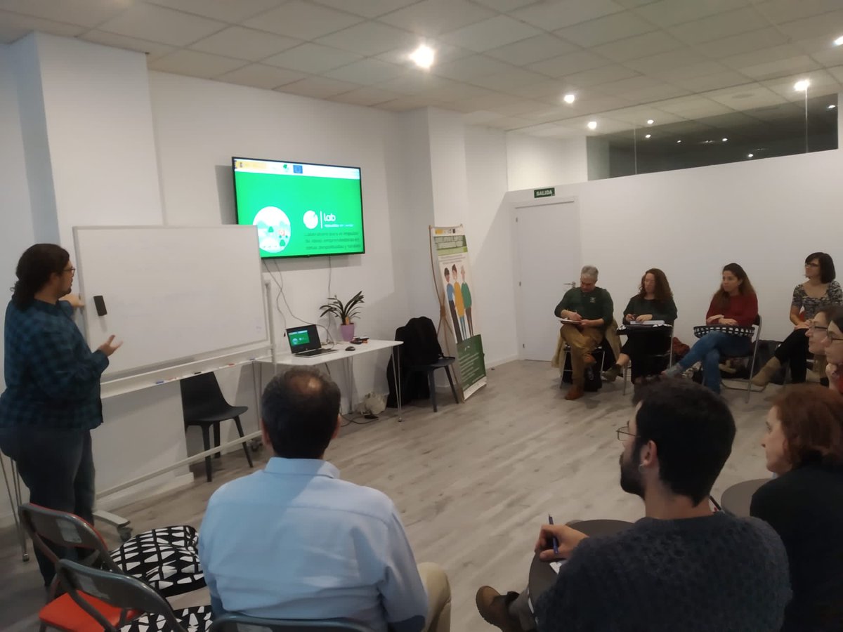 emprendeverde's tweet photo. Mientras continuamos con la formación del #LabRepueblaEnVerde abordando la importancia de generar redes como es #ReV #Redemprendeverde https://t.co/tzUFw5Wy9O