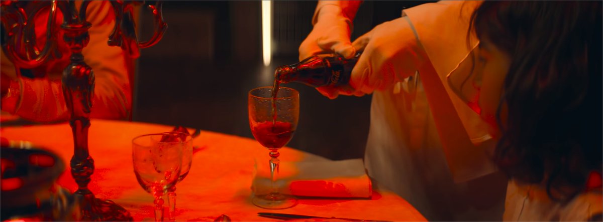 Badalssim's tweet photo. @koba7binks @popupurbain Déjà on a le grec/coca servi dans un dîner aux chandelles aux codes bourgeois tradi #FastFoodPop cc @jlcassely @robinarchives https://t.co/bmvQcEb2Dv