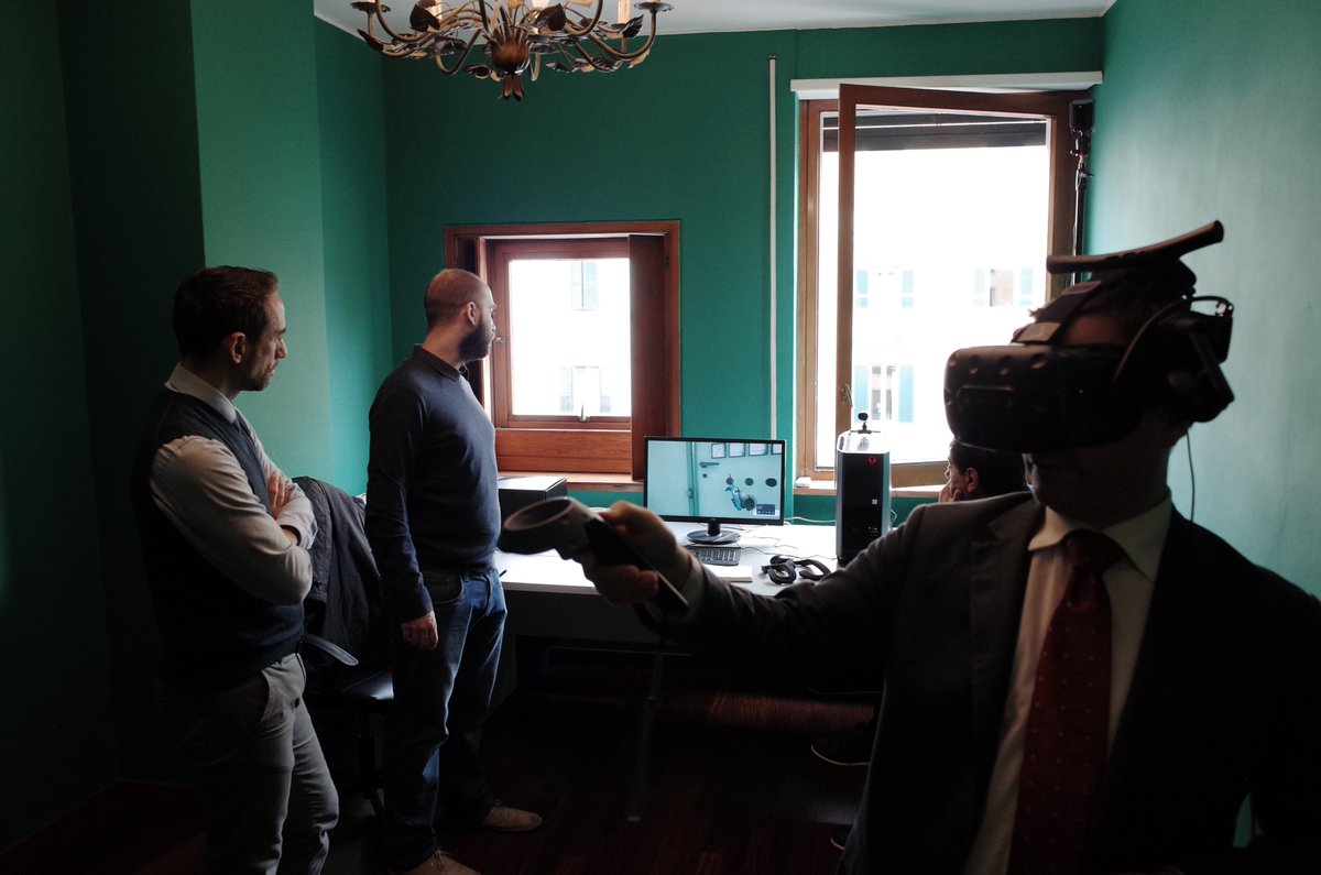 AnevEolico's tweet photo. Al via la presentazione del progetto SimulWind per l'Operation&Maintenance della turbina #eolica! Vieni a provare l'esperienza #SimulWind, primo progetto di formazione sull'O&M in realtà virtuale realizzato dall'ANEV! Per info e adesioni: eventi@anev.org https://t.co/2ImyYRMisX