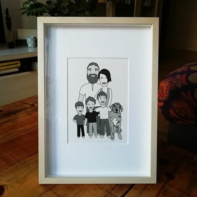 freeasabirdsign's tweet photo. Una #familia muy especial 👫🤸🏻‍♂️🤸🏻‍♂️🤸🏻‍♂️🐕 #family #retratodefamilia #presumedefamilia #retrato #regalooriginal #regalopersonalizado #regaloespecial #petfriendly #mastin #perro #treshijos #amor #hermanos #freething #befree #freeasabird 🐣 https://t.co/87qWM7nt62 https://t.co/DO9zjR3W0p