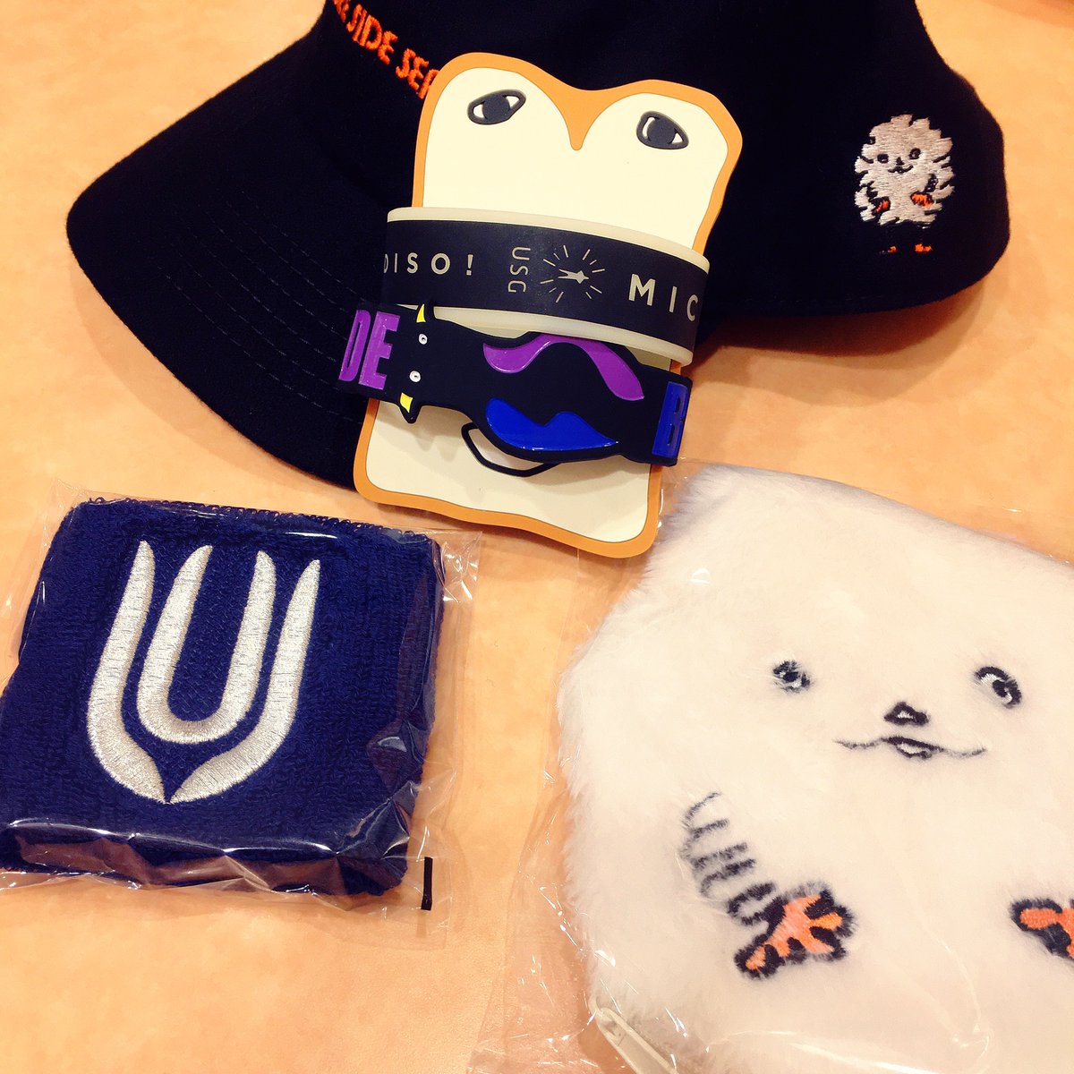 8N25GMEX15U9pL's tweet photo. 【USG】カップリングしかしない #Beeside ツアー初参加！！早めに行ってグッズもしっかり購入できてほっくほく…
やっぱり生はいい…
次は1月後！生きる気力チャージできて楽しかったぁあ！ありがとうございました！
#usg #unisonsquaregarden #ユニゾン #ユニゾンスクエアガーデン https://t.co/mxqKcQmDdy