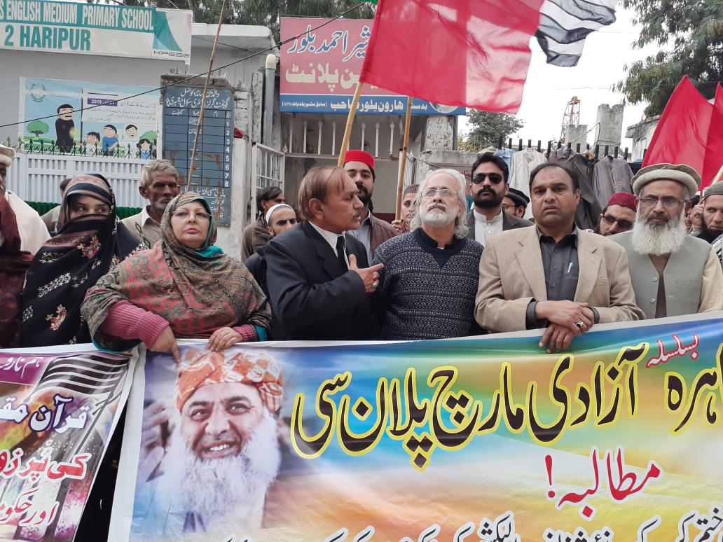 HazaraPyo's tweet photo. آج اے پی سی کے فیصلے کی تحت تمام پارٹیز کا پریس کلب کے باہر احتجاجی مظاہرہ ریکارڈ کروایا گیا۔ جس میں پی پی پی کی جانب سے سابقہ امیدوار و رہنما شائستہ ناز صاحبہ، سینئر رہنما پرویز اختر رانا صاحب اور انفارمیشن سیکرٹری پی واے او فیضان علی رازق خان  سمیت دیگر عہدیداران نے شرکت کی۔ https://t.co/K7IwxVTutz