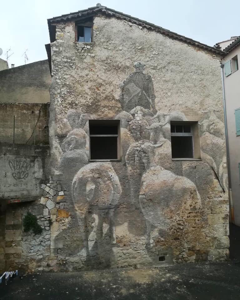lovestreetart22's tweet photo. Stunning detail in Alberto Ruce mural in Brignole,France. (Photo by artist). #StreetArt #AlbertoRuce #France https://t.co/3cFNuQRPXv