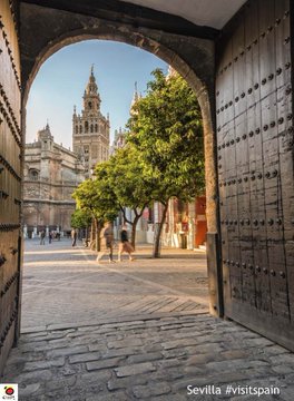 SpanjeNederland's tweet photo. In Spanje vind je deuren die openen voor spectaculaire schoonheid ... 😍
1- #Sevilla
2- #Córdoba
3- #Valldemossa
4- Prachtig uitzicht op zee aan de kust van het eiland #Mallorca
#LovelyDoorsInSpain #VisitSpain #XmasInSpain #FallInSpain #SpainTravel #Spanje https://t.co/By5RdJQUOY