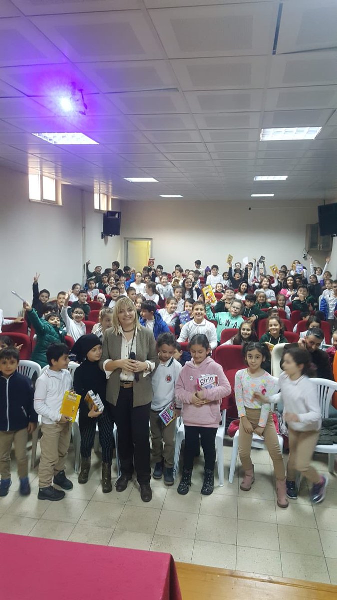 OnceKitapRize's tweet photo. Çocukların severek okuduğu ŞİRİN kitaplarının yazarı Birsen Ekim Özen’in Çay ilkokulundaki söyleşi ve imza programı 📚 https://t.co/eBtt43u2Vx