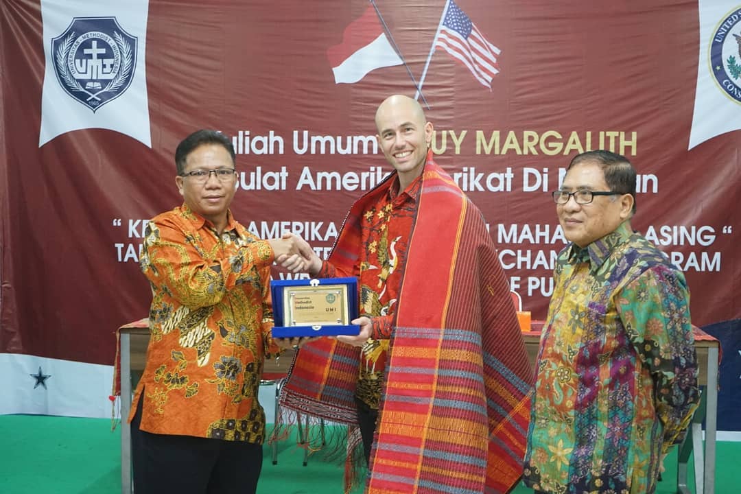 Evaniasng1's tweet photo. Kegiatan kuliah umum yang seru dan menarik di kampus umi bersama beberapa narasumber dari dalam dan luar negri. Di nanti lagi kegiatan kuliah umum umi selanjut nyakk 😁
#FEUMIMedan #UMIMedan
@stevani_ginting
@ImmanuelJou 
@ElisabetTumang3 https://t.co/DBRCPfhiUn