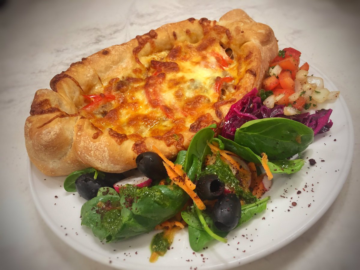 CarlPerkins75's tweet photo. #Turkish #Aegean #Beef #Pide
#GlobalFlavours #GlobalFlavourThursday
Delicious work from our #EliorFoodie brigade again today! #TeamElior
#ThursdayThoughts πΆππ https://t.co/pXceVMYMht