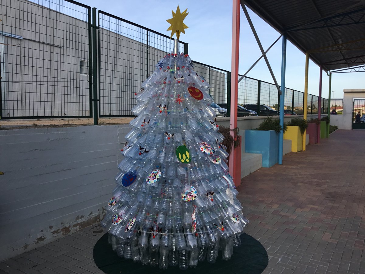 tonibernabeu123's tweet photo. Mi centro @ceipcampoazahar con el AMPA al frente cree que hay una forma respetuosa de celebrar la Navidad y lo hemos demostrado.¿Que os parece? @aaronasenciofer @flipped_primary @BeatrizCerdan @conticycorazon @fernando_marti7 @mefistofalico @bertaocana @manueljesusF @eneko_fc https://t.co/Vei0j7ulRT