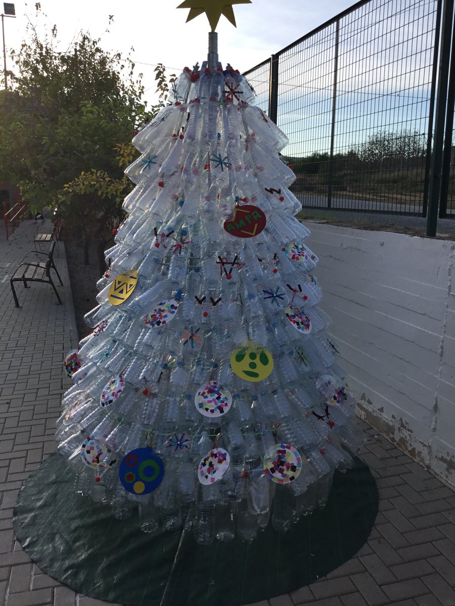 tonibernabeu123's tweet photo. Mi centro @ceipcampoazahar con el AMPA al frente cree que hay una forma respetuosa de celebrar la Navidad y lo hemos demostrado.¿Que os parece? @aaronasenciofer @flipped_primary @BeatrizCerdan @conticycorazon @fernando_marti7 @mefistofalico @bertaocana @manueljesusF @eneko_fc https://t.co/Vei0j7ulRT
