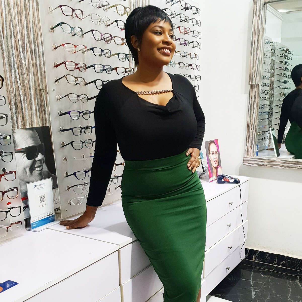 DoctorTess's tweet image. How you treat the ordinary person next to u tells a lot about who u really are.

If u are on a date with a new friend, watch how he talks to the waiter, the security guard or the driver.Many women who suffer violence in their relationships probably ignored this #ThursdayThoughts