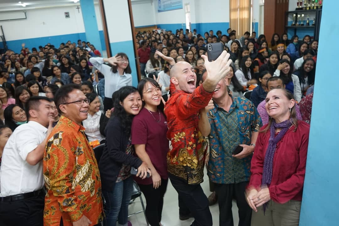 Evaniasng1's tweet photo. Kegiatan kuliah umum yang seru dan menarik di kampus umi bersama beberapa narasumber dari dalam dan luar negri. Di nanti lagi kegiatan kuliah umum umi selanjut nyakk 😁
#FEUMIMedan #UMIMedan
@stevani_ginting
@ImmanuelJou 
@ElisabetTumang3 https://t.co/DBRCPfhiUn