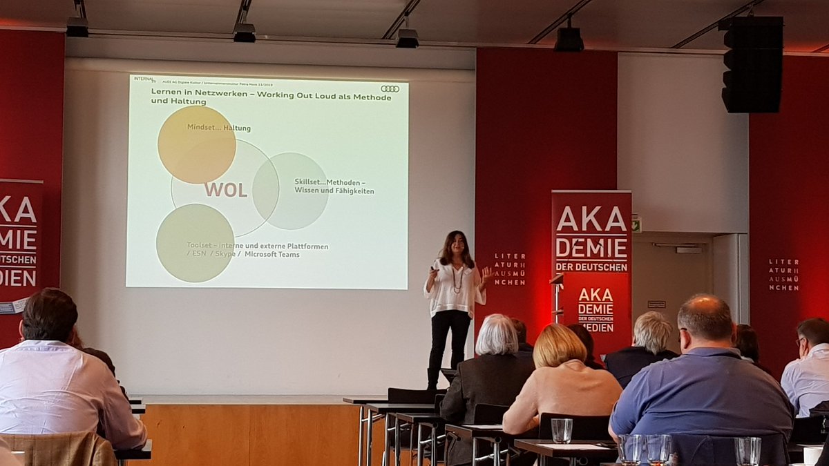 SchulzeKramer's tweet photo. Die passionierte @petrahock zu working out loud als Lernprogramm, Haltung und Fähigkeit in der digitalen Arbeitswelt. #wol #CLKon #ikigai https://t.co/iJIAgxnTKa