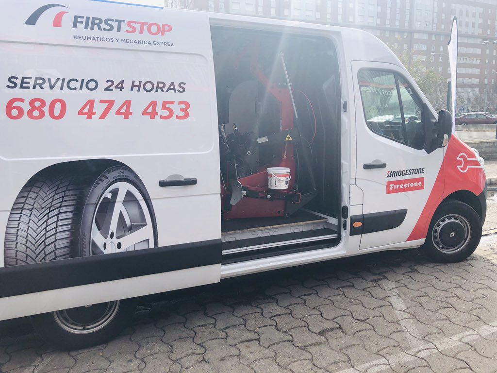 La inauguración de este primer taller fotovoltaico supone una evolución a nivel de sostenibilidad y movilidad que apoya la misión de #TalleresFirstStop basada en tres ámbitos: movilidad, personas y medio ambiente. #TallerFotovoltaicoFS