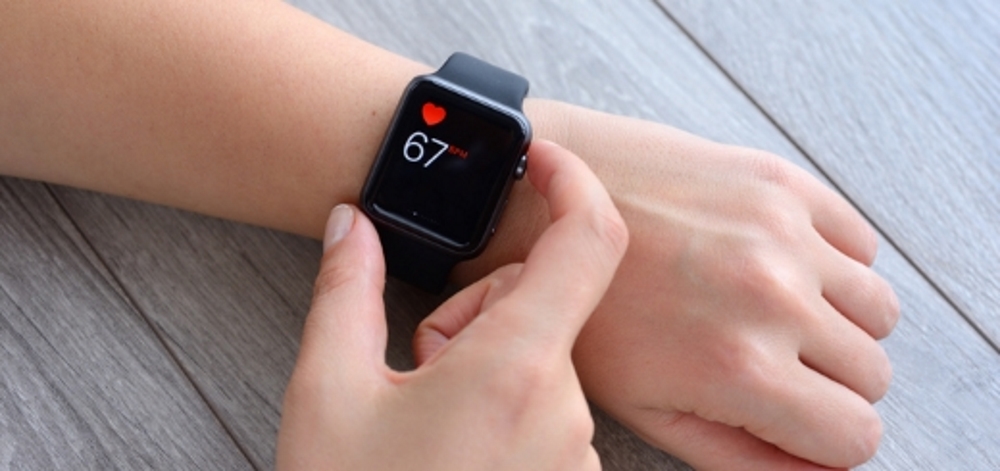 Cardioinfo_it's tweet photo. Sono stati pubblicati qualche settimana fa sul 
@NEJM i risultati dell’#AppleHeartStudy, che ha indagato la capacità dell’Apple Watch di individuare i soggetti con fibrillazione atriale. I commenti degli esperti, tuttavia, non sono stati tutti positivi: https://t.co/WZuKQs33Bw https://t.co/7jNHkTMA7y