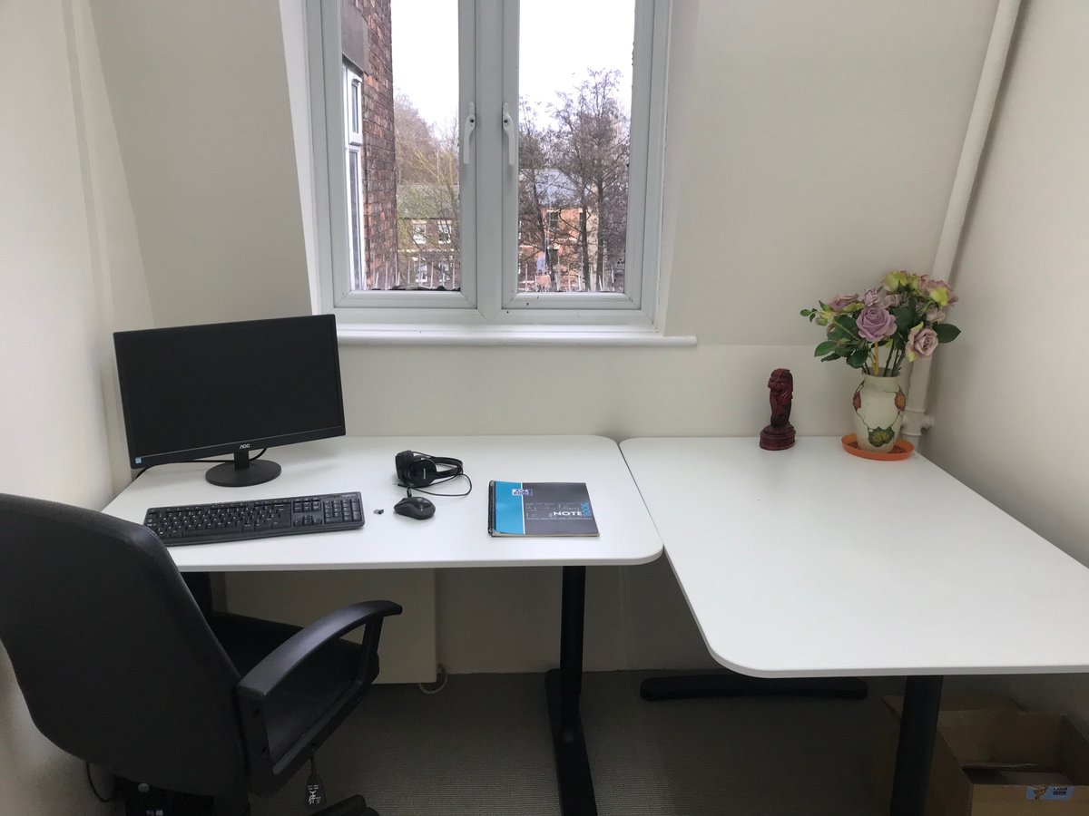 edlockapp's tweet image. We have an #office in cental #oxford a few mins from the train station with a #spare #desk #space (in its own small private room). We would like to offer it to someone in the digital (engineering or marketing or UX) sector. Either 75£/ week or possibly a skill swap. Pls RT 🤪