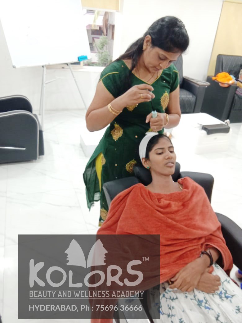 KolorsAcademy's tweet photo. Open Class for Self Grooming and Makeup at Kolors Academy.
To talk to us today 📲 075696 36666
#makeupartist #makeupforever #makeuplover #todaymakeup #beautymakeup #makeupacademy #makeuptutorial #makeupcourse #learnmakeup #makeupclasses #basicmakeupcourse #selfmakeupcourse https://t.co/cf78BQcUQf