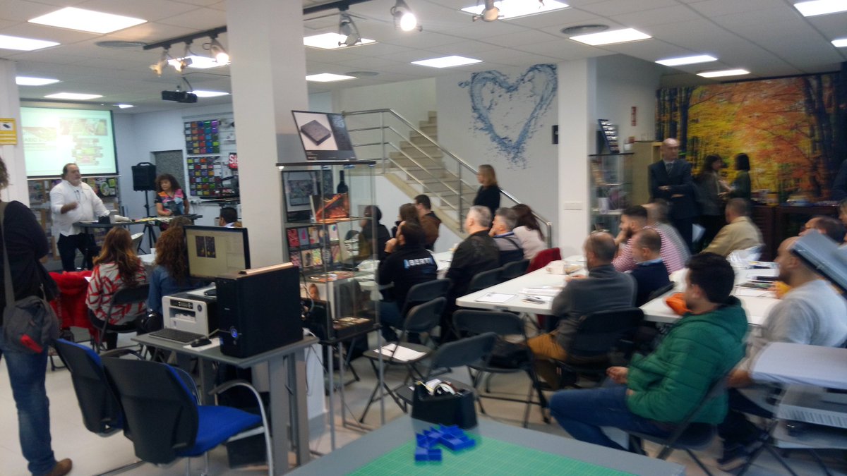ServiprinterSL's tweet photo. #aprendiendo técnicas, procesos y teoría de la #sublimacion desde una perspectiva de la creación o ampliación de negocio, de la mano de @Rolanddgi #TEXART_RT640 https://t.co/xoJTMaVeDL