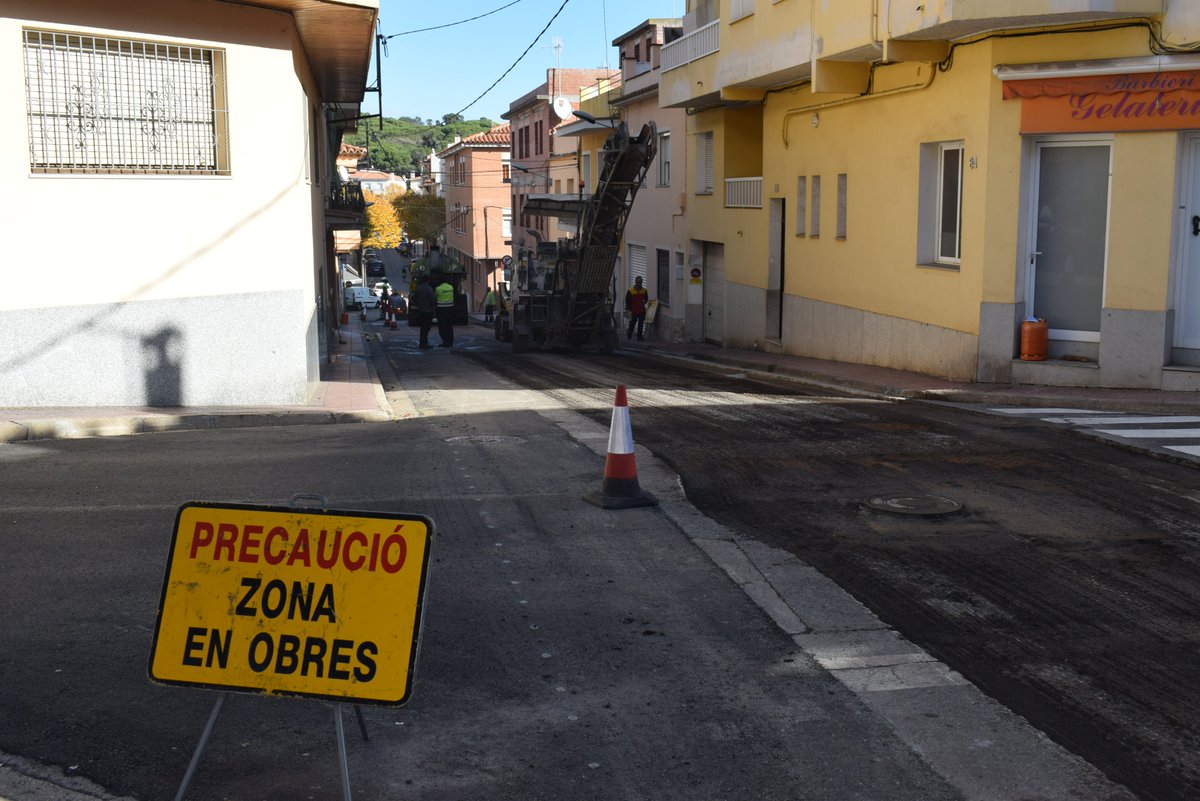 Seguint amb les obres d'asfaltatge de diversos carrers de #Guixols ahir 27 de novembre es van iniciar els treballs corresponents al C/Tarragona (tram entre les avingudes Catalunya i Saragossa).

Consulta totes les afectacions d'aquestes obres a guixols.cat/la-ciutat/noti…