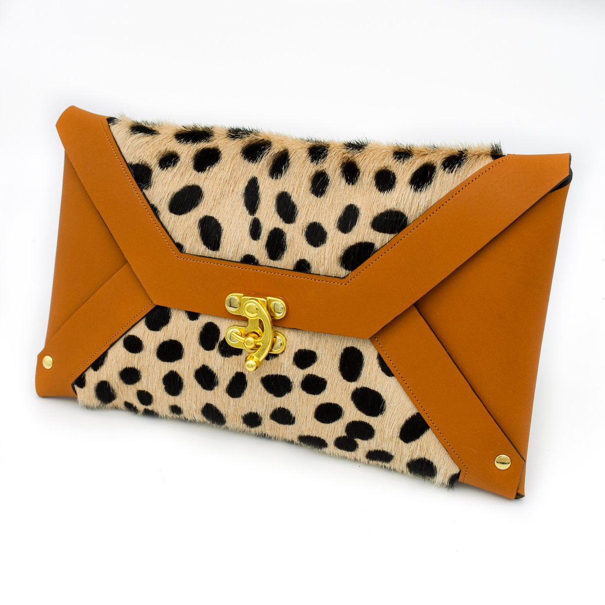 DonzaMarisa's tweet photo. **NEW** Gorgeous HANDMADE clutches in Cheetah or Zebra.  https://t.co/yGjLSOYvQz

#hartfordhasit #fashionista #shopsmall #ootdStyle 
#getseenct #handbags #designer #giftsforher #stockingstuffers #luxury #styleinspo https://t.co/Ee7KEnqSOc