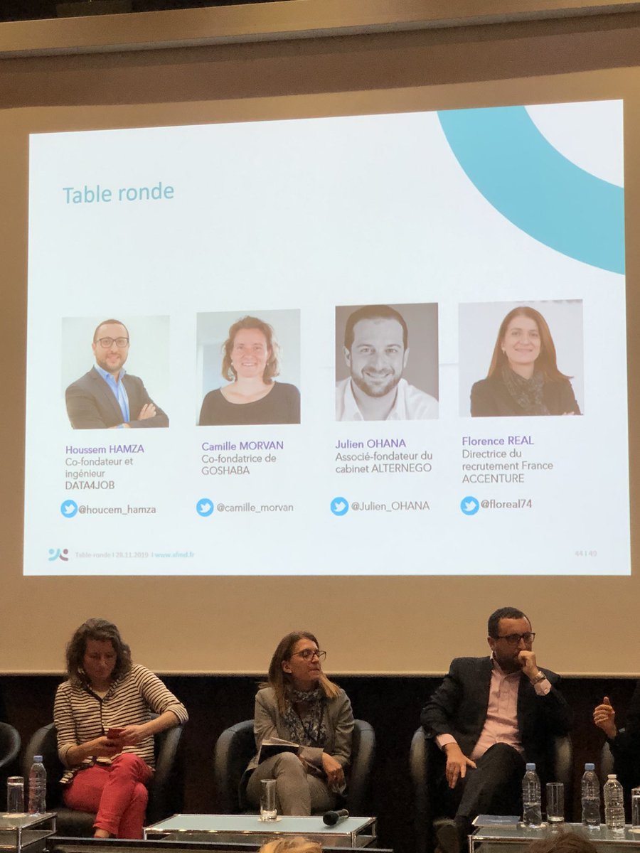 [🔝 Live] <a href="/AFMD_Diversite/">AFMD</a> anime sa table-ronde sur le thème des #algorithmes et de l #IA. Salle comble pour écouter nos intervenants ➡️ <a href="/MozaikFondation/">Fondation Mozaïk</a> 
<a href="/houcem_hamza/">Houssem HAMZA</a> <a href="/camille_morvan/">Camille Morvan</a> @Julien_OHANA <a href="/floreal74/">Florence Réal</a> <a href="/AFMD_Diversite/">AFMD</a>