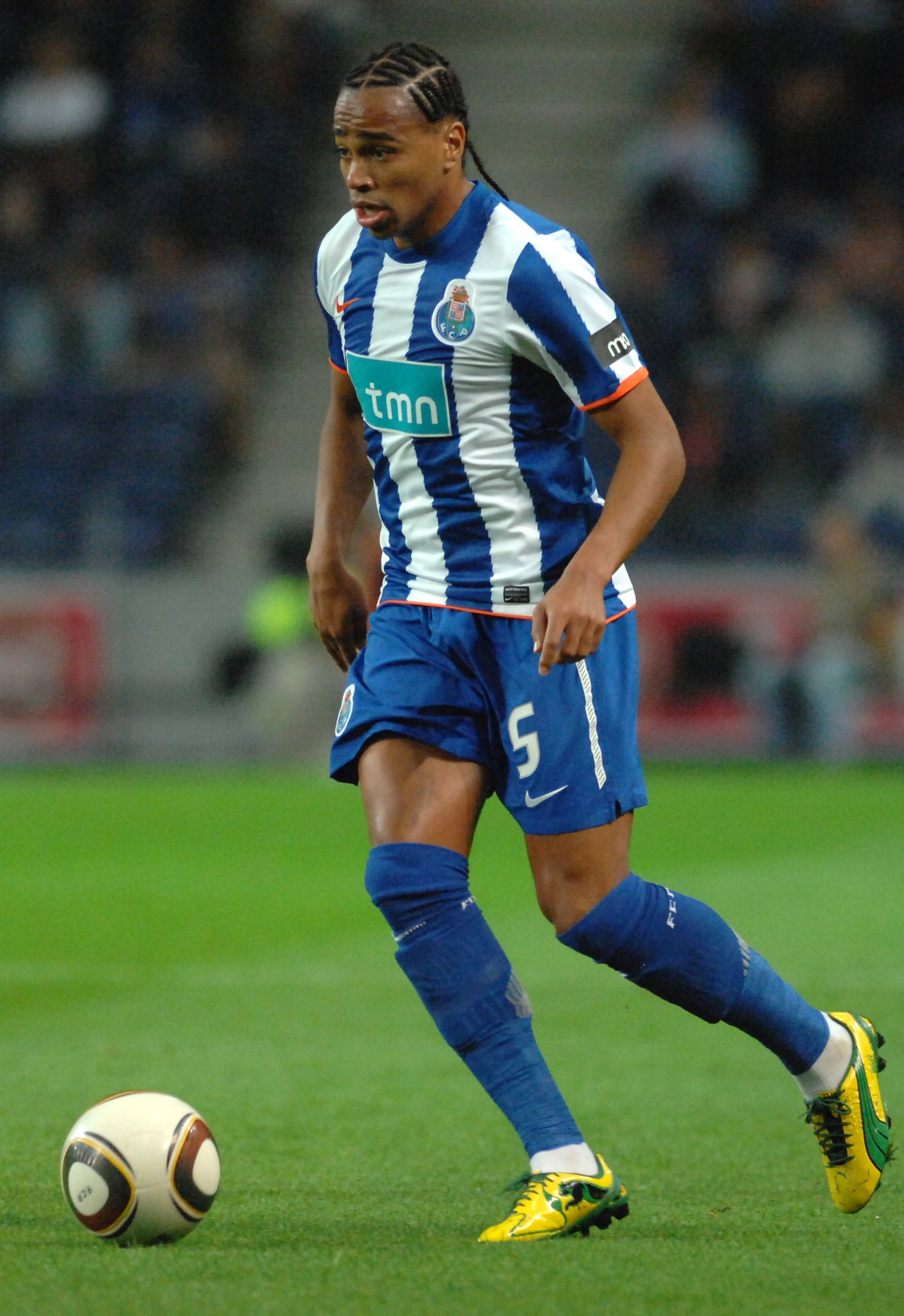 Álvaro Pereira, 34.º   Deixa a tua mensagem de parabéns!
Happy birthday!
iFeliz cumpleaños! 