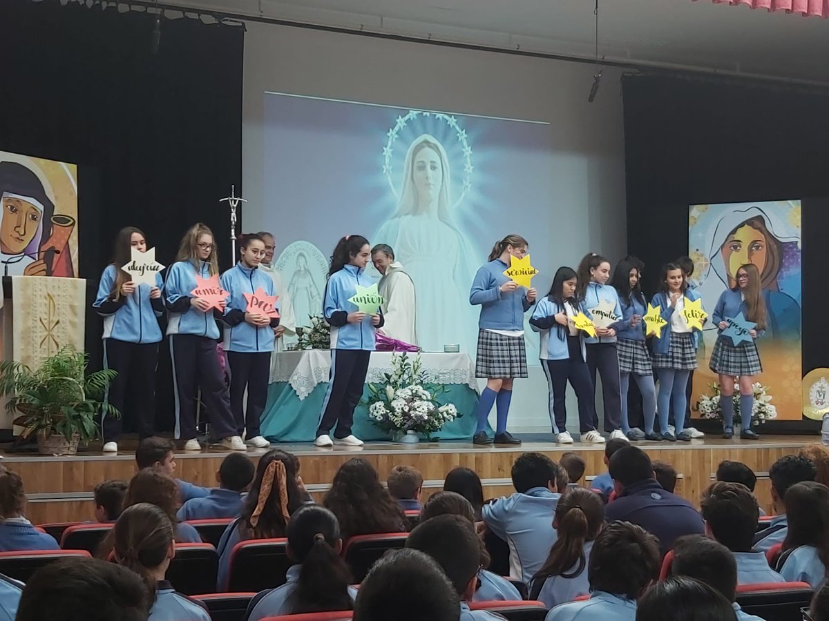 strinidadv's tweet photo. Así celebramos el Día de la Fiesta de Nuestra Madre la Virgen Milagrosa después dinámica de juegos y visionamos la película Red de libertad los mayores https://t.co/ureCalVCwV