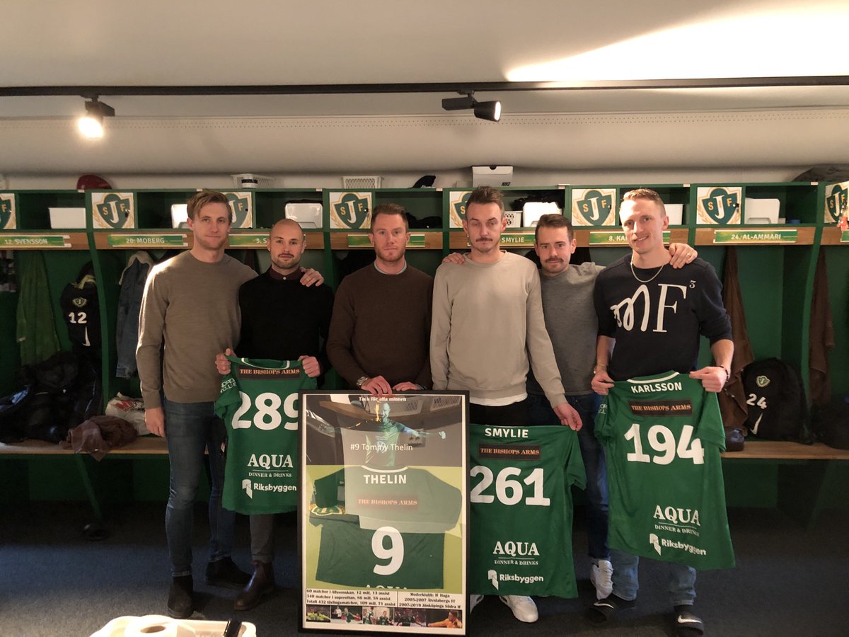 Laget tackade av en del lagkompisar idag efter träningen idag #tillsammans #grönahjältar #jsödra