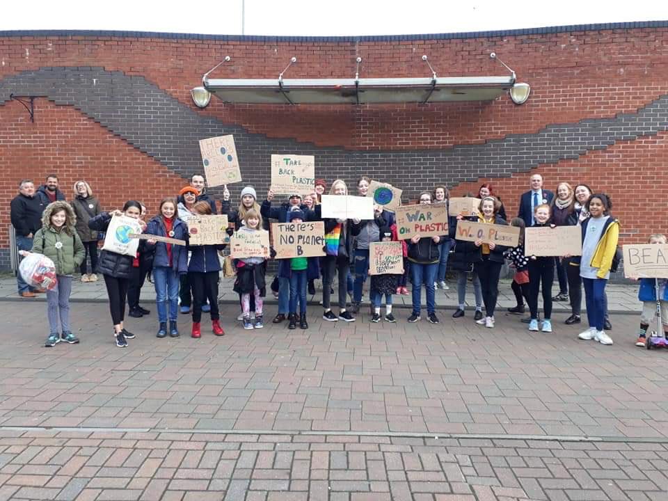 broxtoweindys's tweet photo. On the day that @DawnButlerBrent visits #Broxtowe to talk about #ClimateCrisis &amp; young people's issues,  @Anna_Soubry is refusing to debate with @Greg4Broxtowe at the @AldermanWhite youth climate hustings 😂😂 #scaredAnna? https://t.co/1Fgv1F4SB4