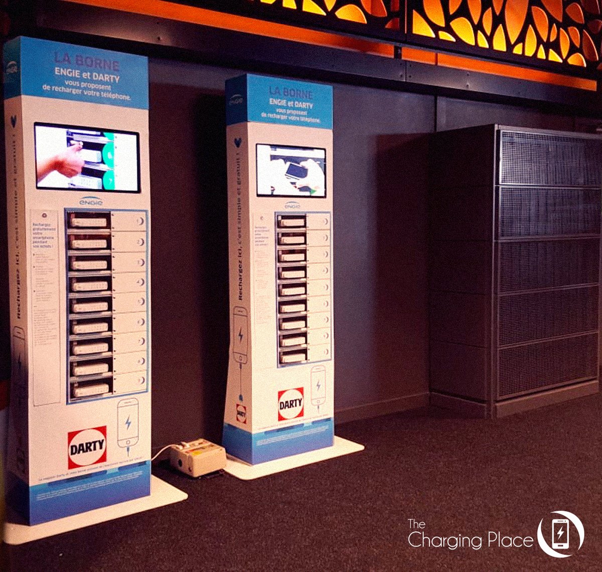 chargingplace's tweet photo. #EVENT - On ne change pas une équipe qui gagne, The Charging Place était présent pour la seconde année consécutive à la convention de Darty 2019 du 22 au 24 octobre. Avec nos bornes ne repartez pas les batteries à plats, c’est le rechargement de confiance !

#thechargingplace https://t.co/EZzEV8VOgB