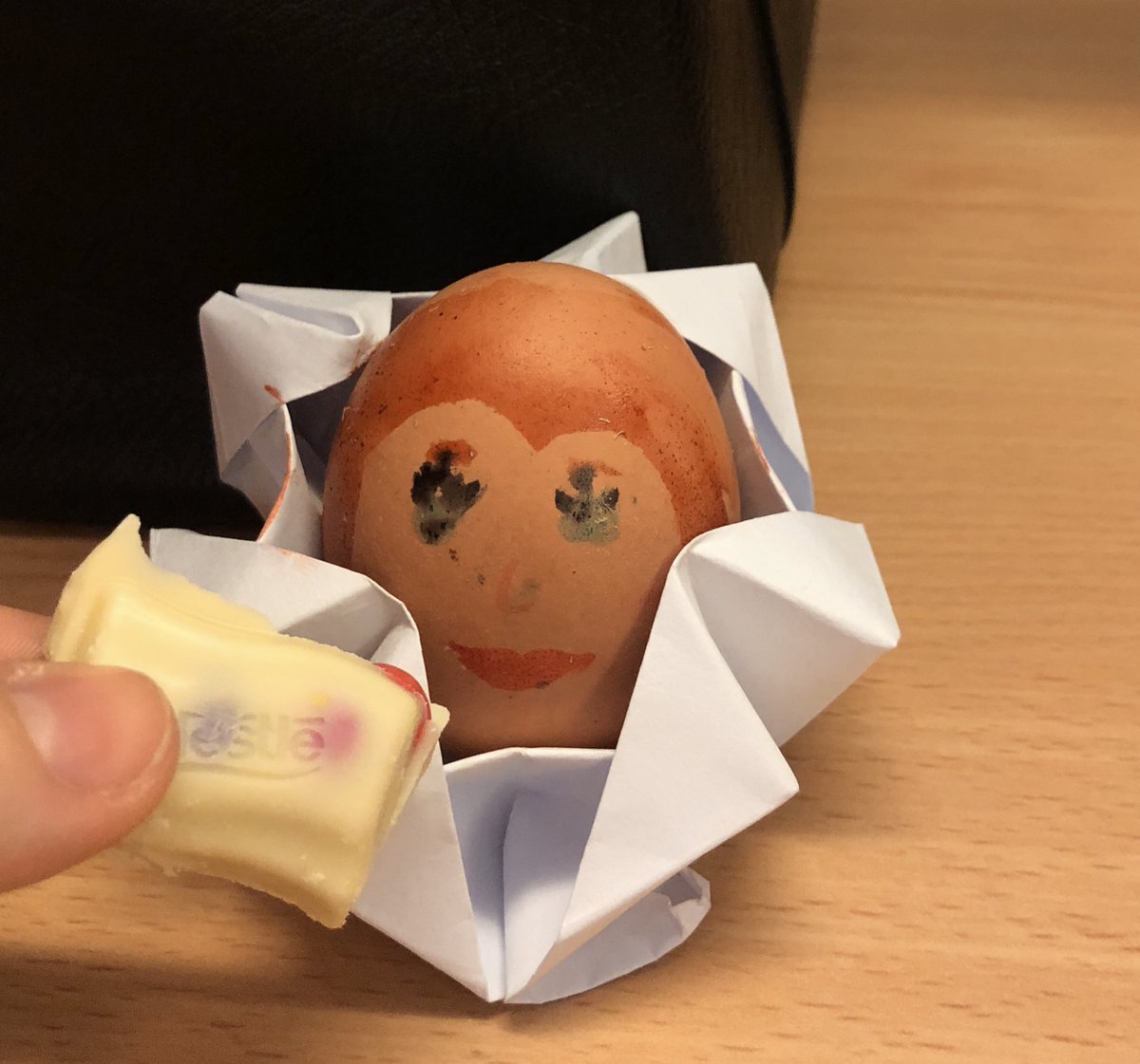 ivyegg1's tweet photo. Just enjoyed my first bit of white chocolate...so yummy😋 https://t.co/UTSUjVhihy