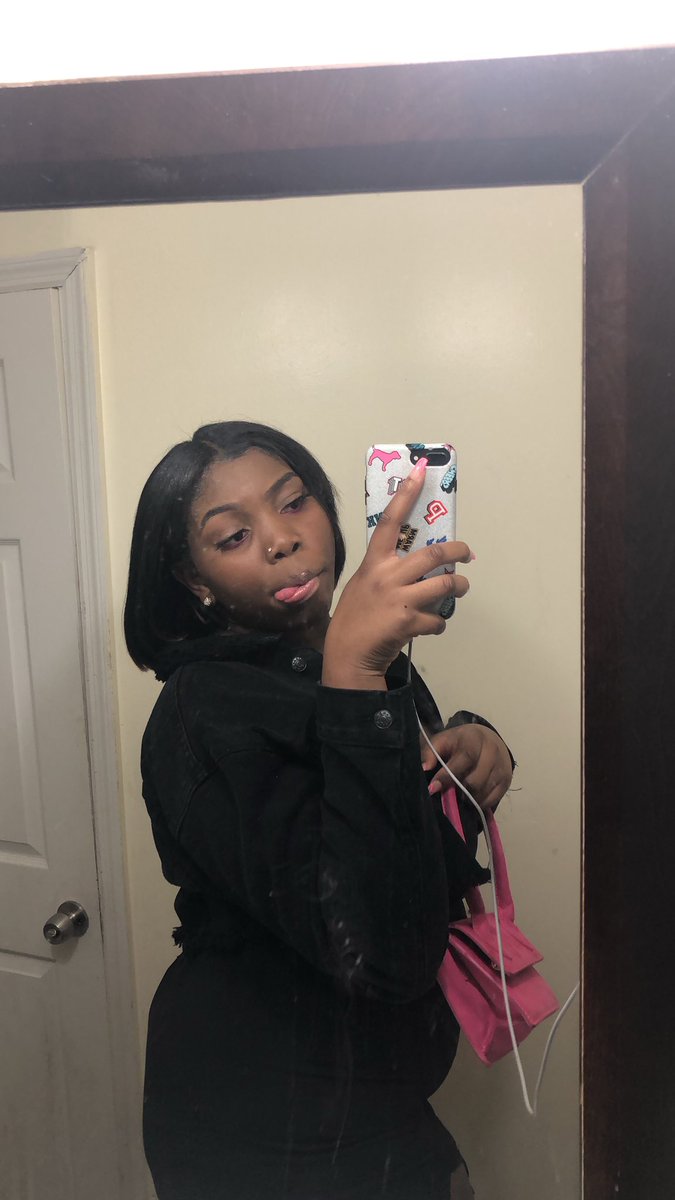 nanastackks's tweet image. sexyyyy tease me with ya lingerie 👅 #hoco2k19