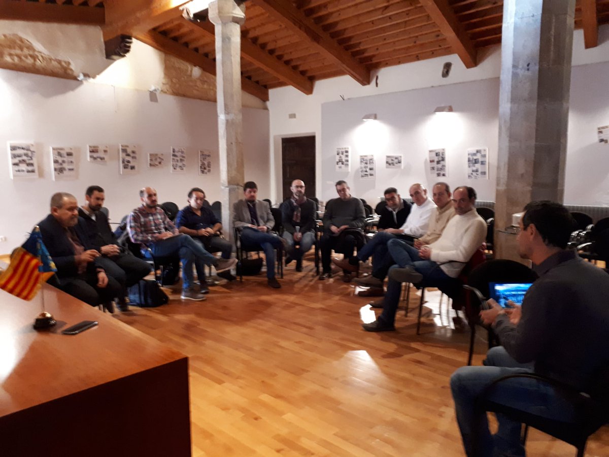 GVAagricultura's tweet photo. El DG de Medio Natural @francquesada se reúne en #Forcall con representantes de Aragón y Cataluña para construir una visión compartida del Maestrazgo-Els Ports así como escenarios de colaboración sobre conservación, protección del entorno y estrategias contra la despoblación https://t.co/8uZf6YlCne
