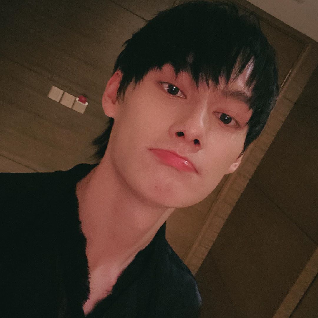 OO_0919_OO's tweet photo. 탁성이 인스타 업데이트🙌

" Happy thanksgiving day❤️🏰 "

마리우스님도 해피 추수감사절🍊💕 https://t.co/rzAl2iob9u