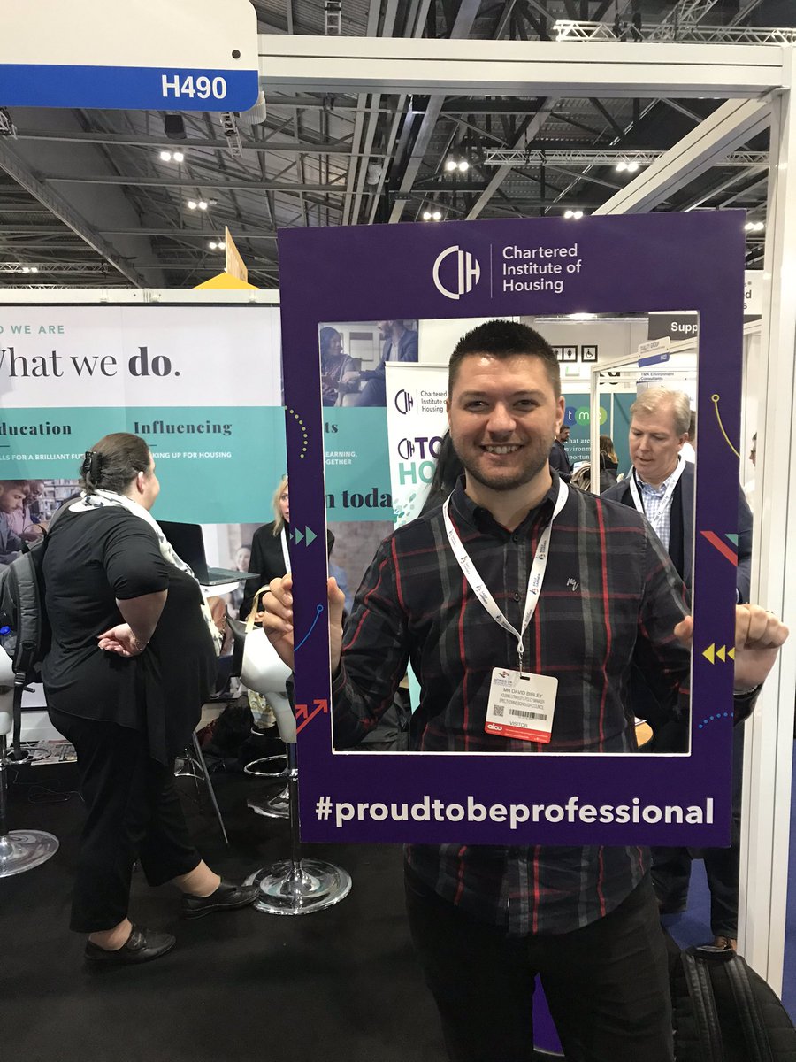 tarakatedevine's tweet photo. @dmbx31 @HomesEvent A pleasure as always @dmbx31 #proudtobeprofessional #ukhousing #HOMESUK https://t.co/eP0RLVGubv
